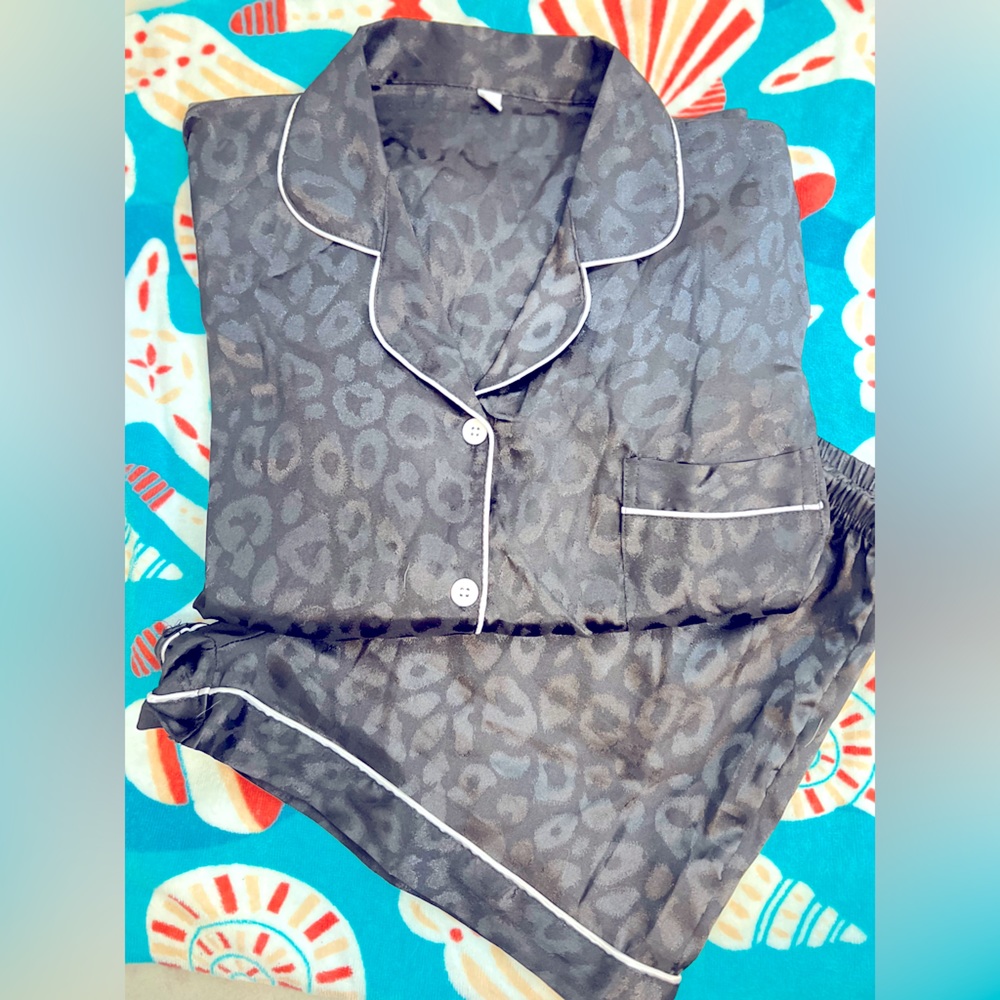 Black leopard pajama short set (L)